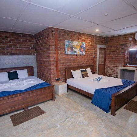 Click Hiriketiya Hotel Dikwella Kültér fotó