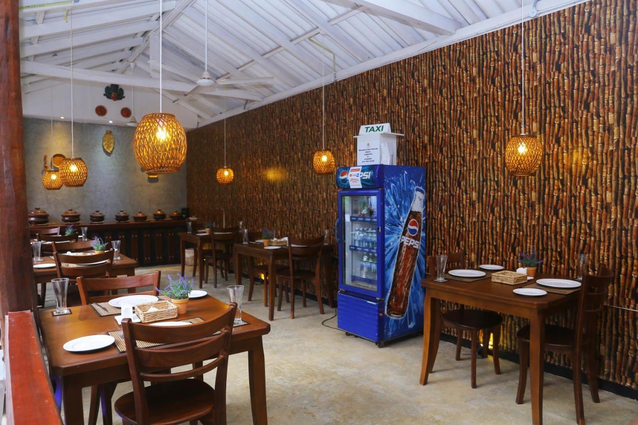 Click Hiriketiya Hotel Dikwella Kültér fotó