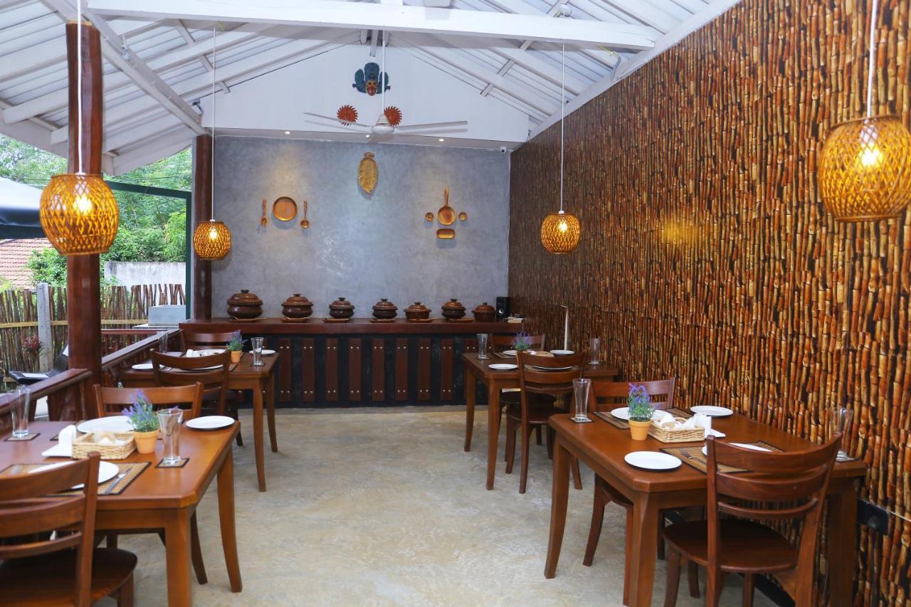 Click Hiriketiya Hotel Dikwella Kültér fotó