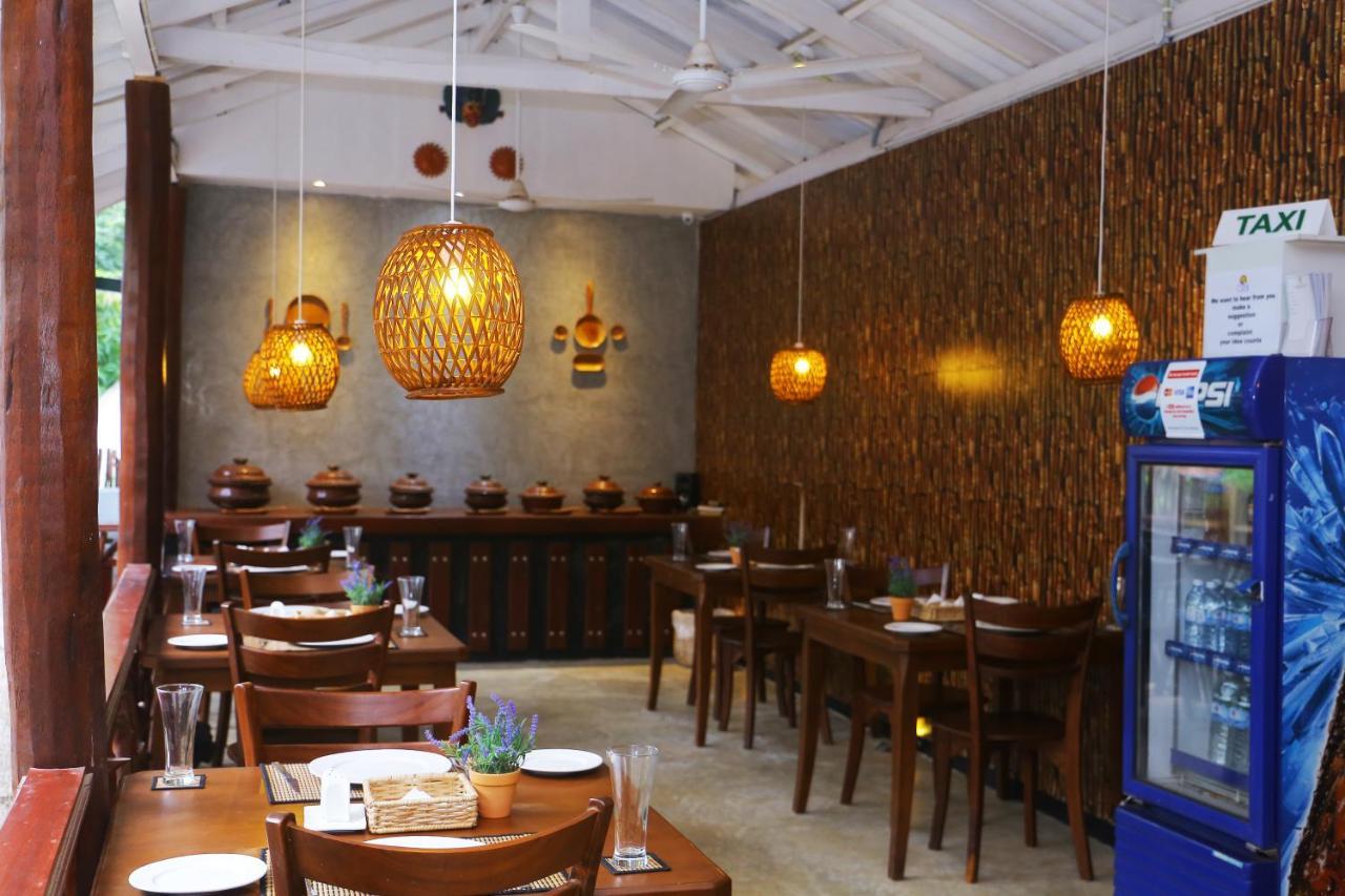 Click Hiriketiya Hotel Dikwella Kültér fotó