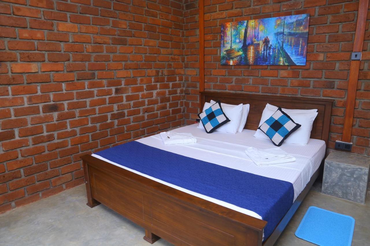 Click Hiriketiya Hotel Dikwella Kültér fotó