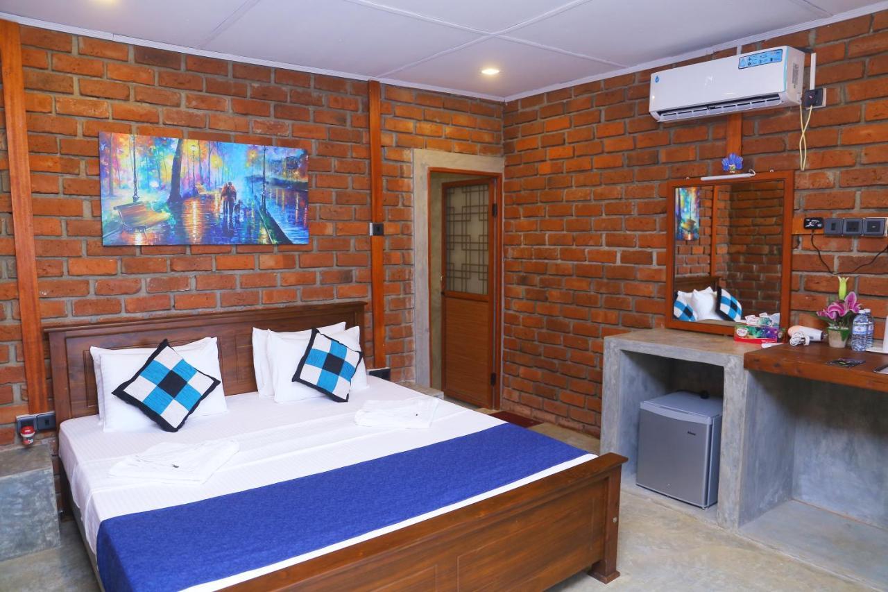 Click Hiriketiya Hotel Dikwella Kültér fotó