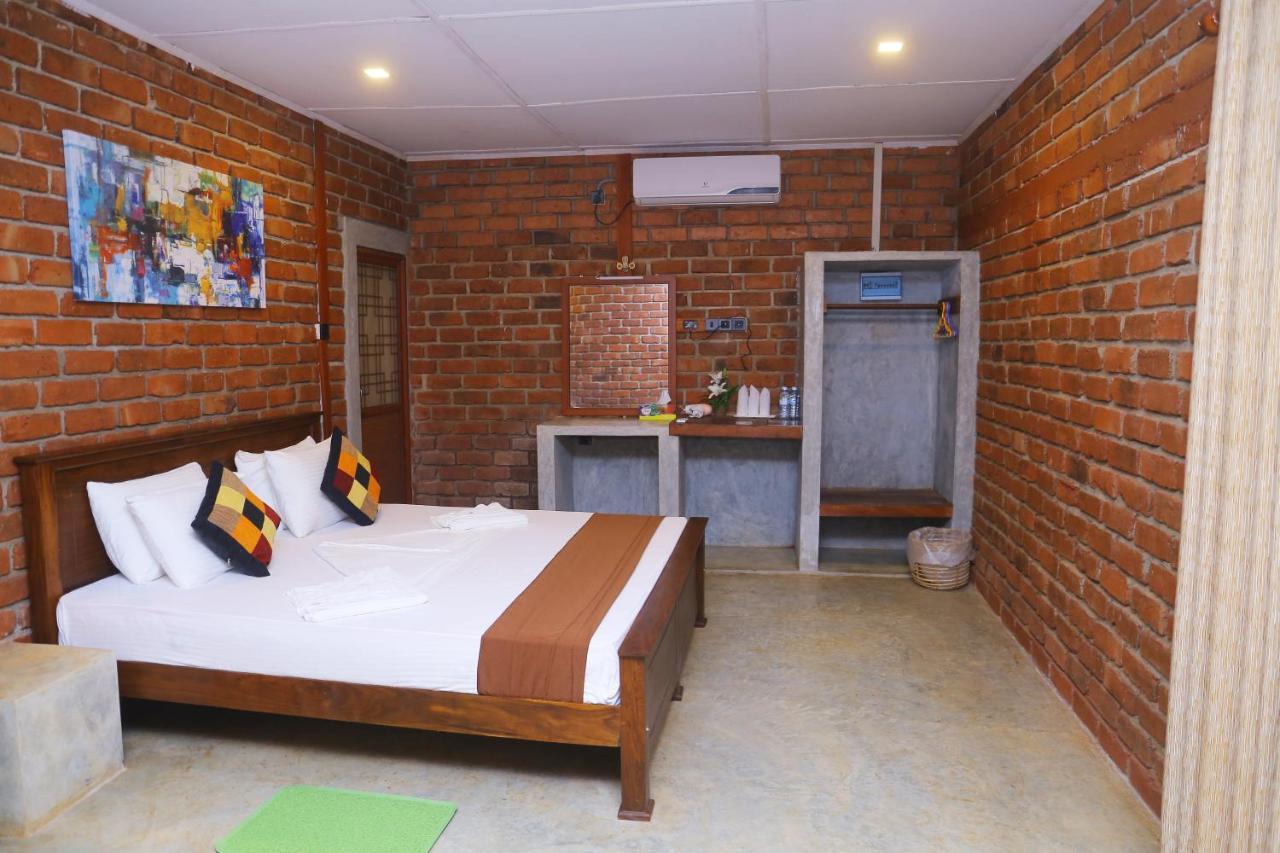 Click Hiriketiya Hotel Dikwella Kültér fotó