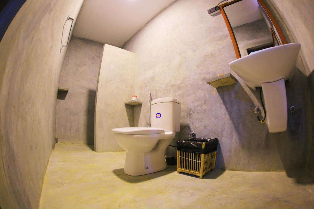 Click Hiriketiya Hotel Dikwella Kültér fotó