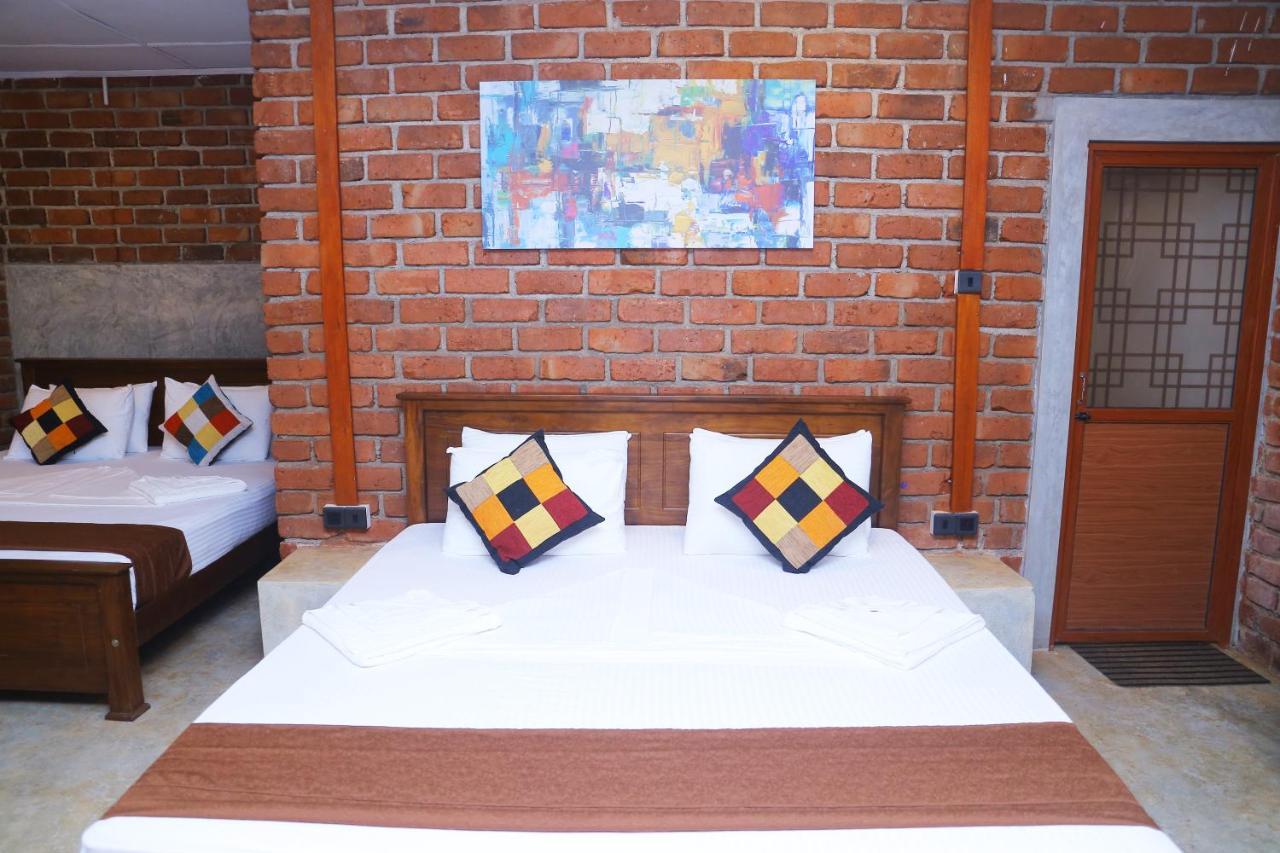 Click Hiriketiya Hotel Dikwella Kültér fotó
