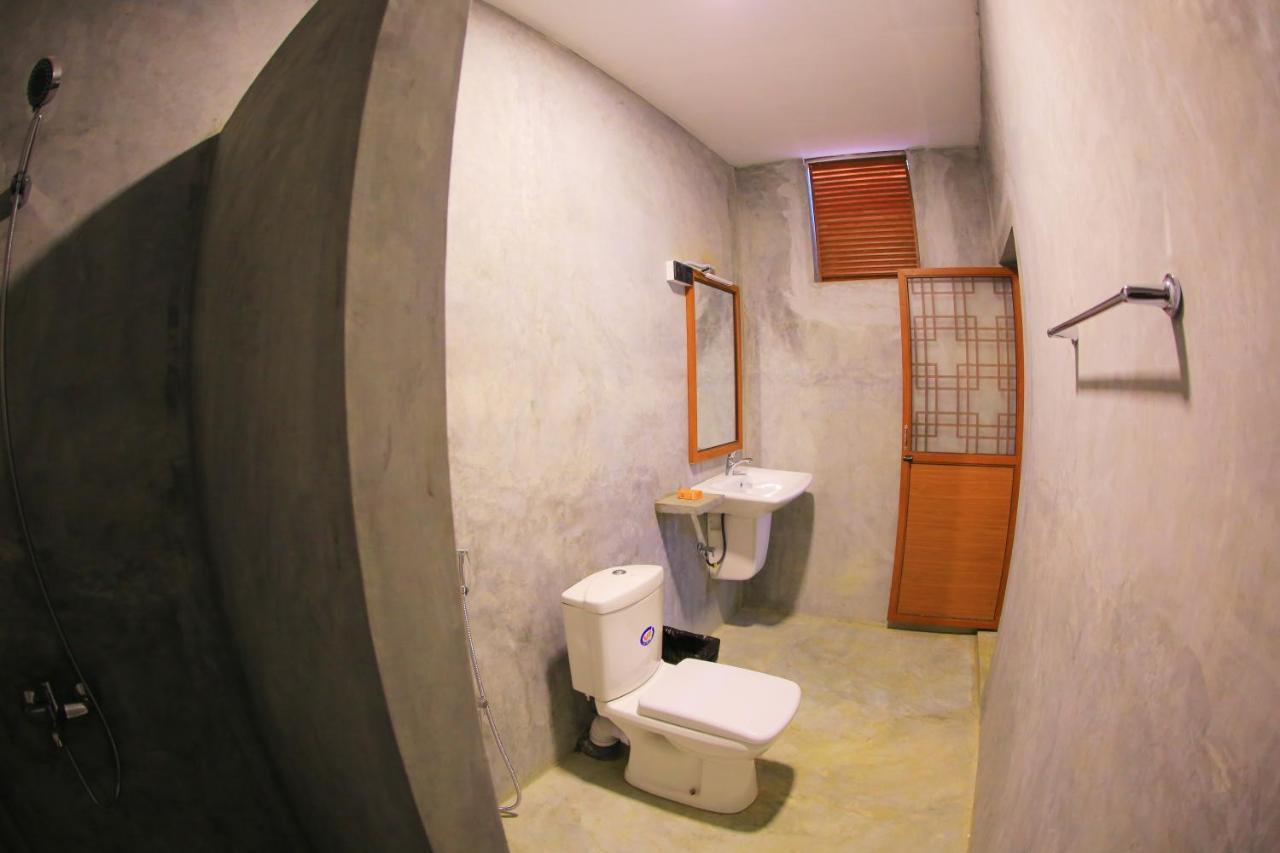 Click Hiriketiya Hotel Dikwella Kültér fotó
