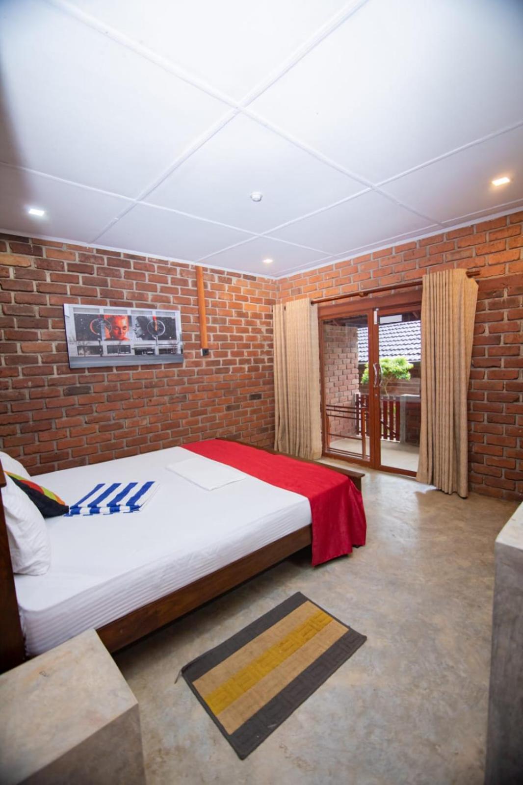 Click Hiriketiya Hotel Dikwella Kültér fotó
